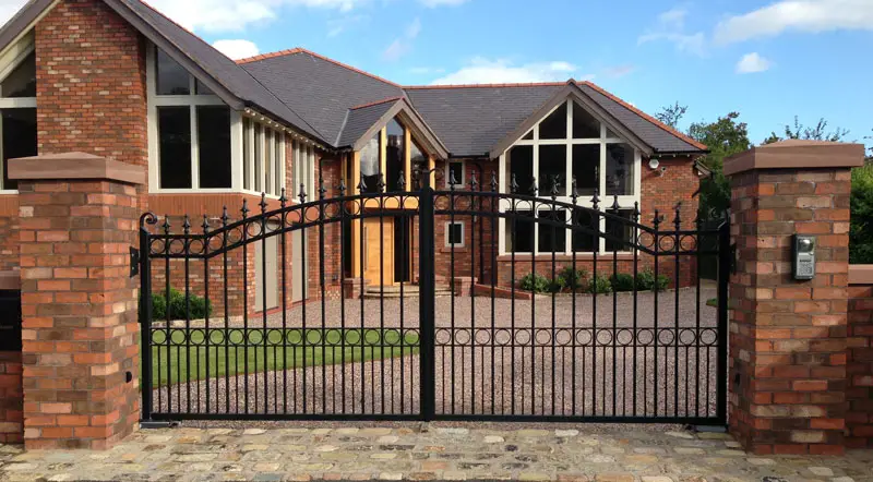 Metal automatic gate